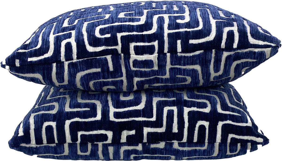 Throw pillows in Ebb & Flo/Navy by Fabricut