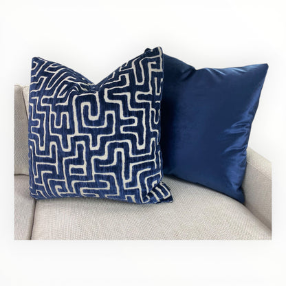 Decortex Glamour Velvet pairs well with Fabricut Ebb & Flo throw pillows